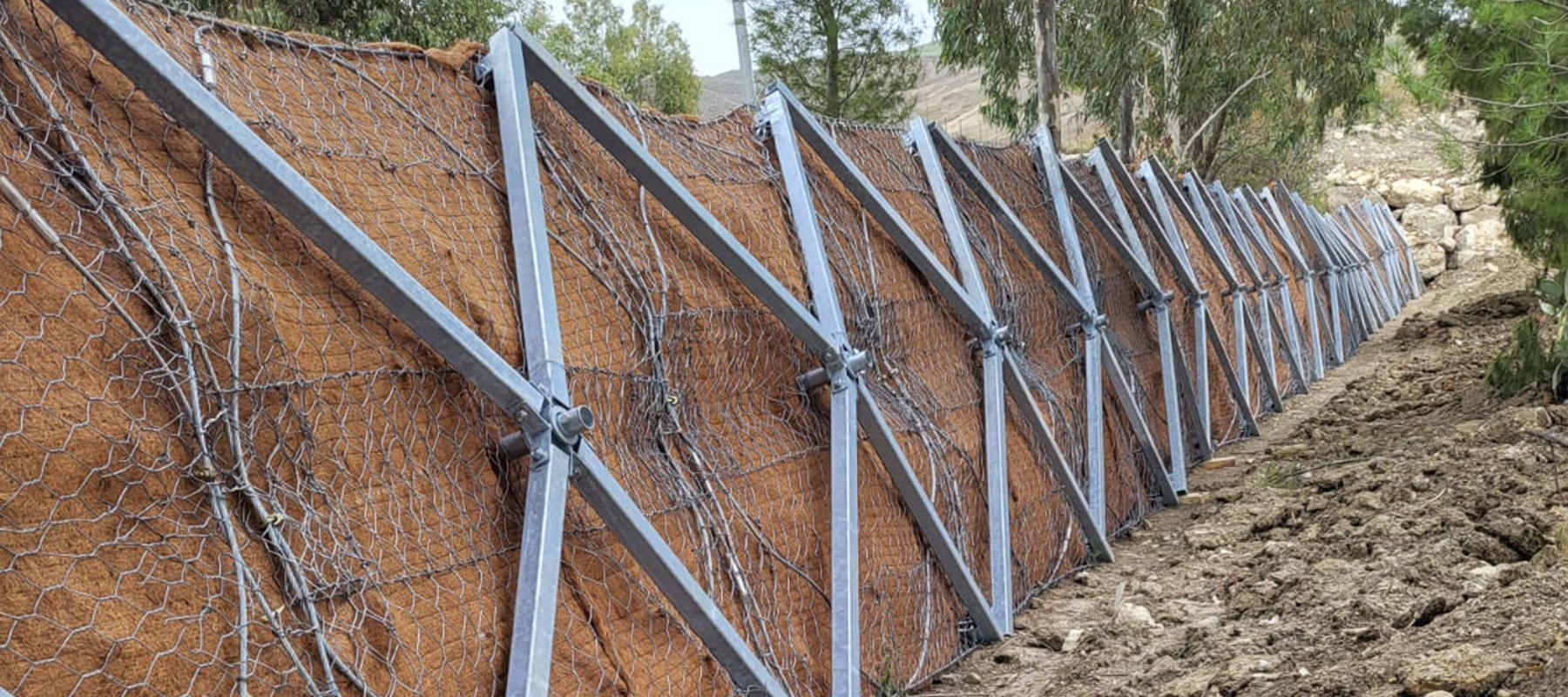 Rafforzamento del sottoscarpa della strada “Saina-Santa Maria in Agro" Maccaferri Sicilia